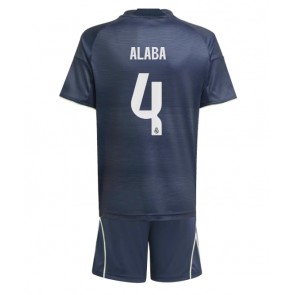 Real Madrid David Alaba #4 Bortaställ Barn 2025-26 Kortärmad (+ Korta byxor)